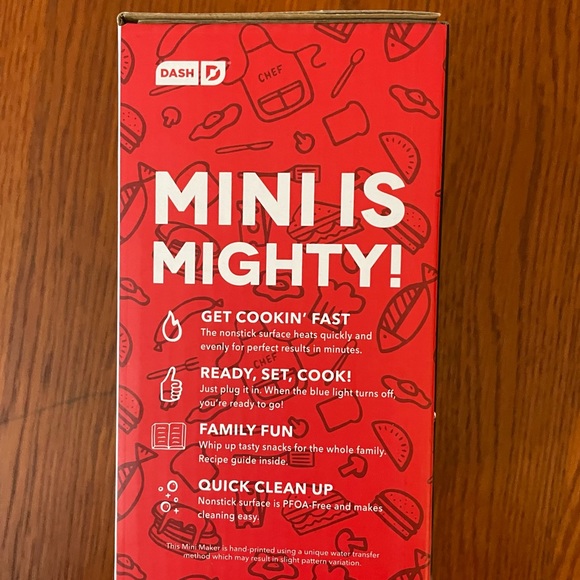 Halloween Mini 4” Dash Skull Mini Waffle Maker - Picture 2 of 3